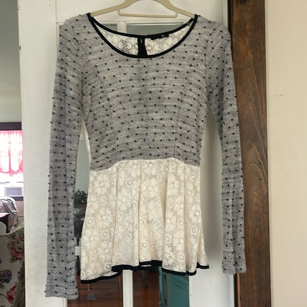 Boutique sweater size Small never worn!